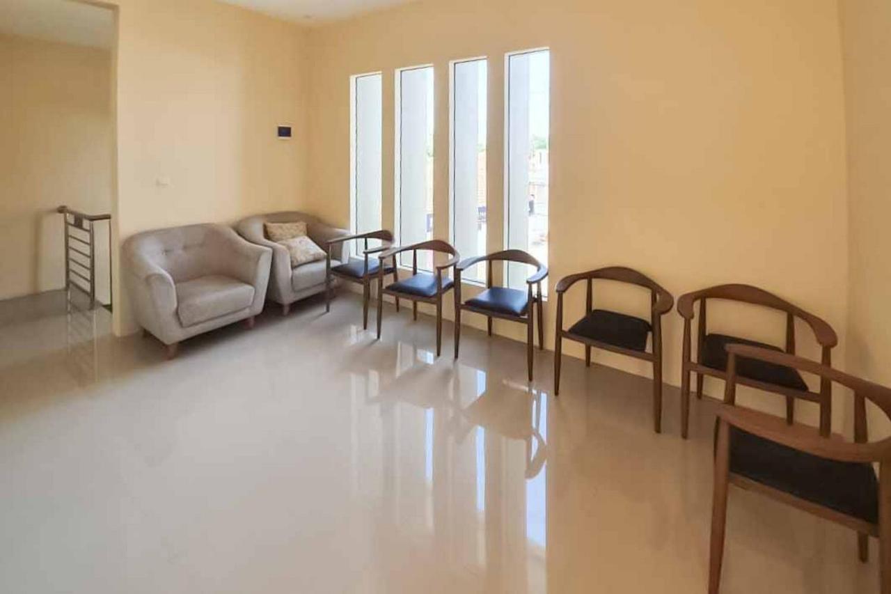Jatiwangi Syariah Guest House Mitra Reddoorz Majalengka Luaran gambar